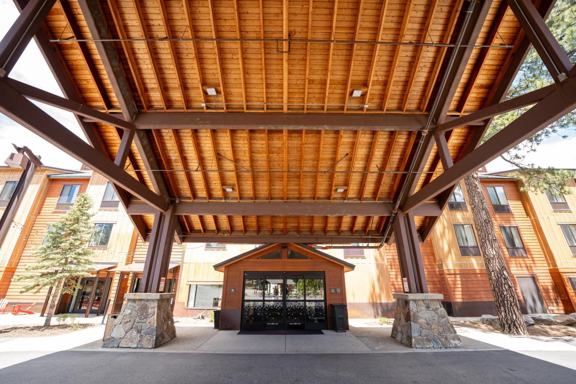 Hampton Inn & Suites Tahoe-Truckee Exterior photo